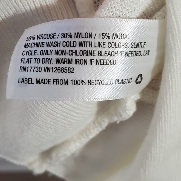 SUPER SOFT cream colored‎ sweater size medium - Picture 3 of 4